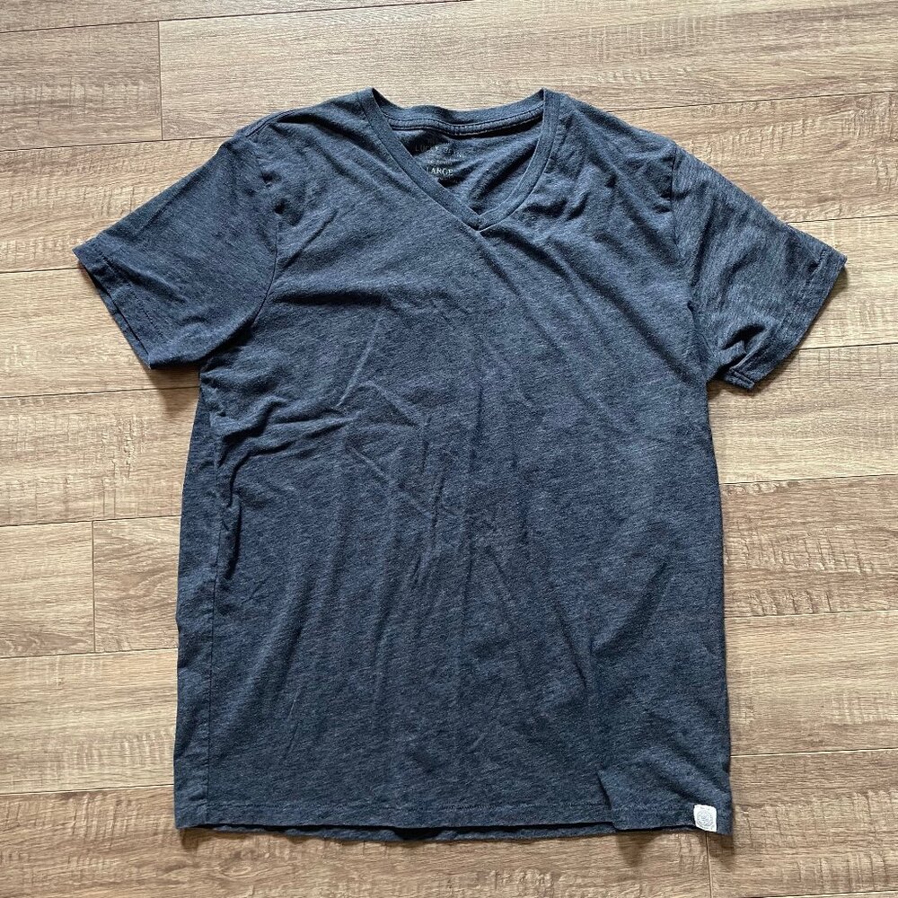 BUNDLE & SAVE! Men's LUCKY BRAND heather blue v-neck t-shirt, size L